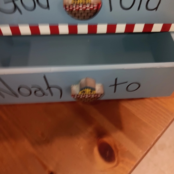 Noah's Ark Trinket or Jewelry Chest with 3 drawers - Picture 7 of 8